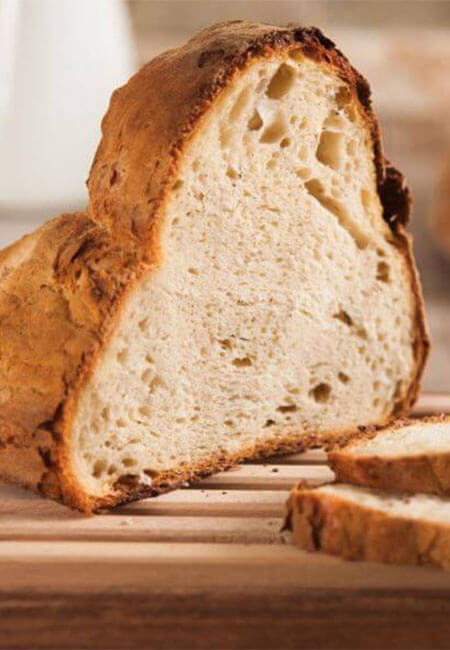 Pane di Altamura tagliato a fette
